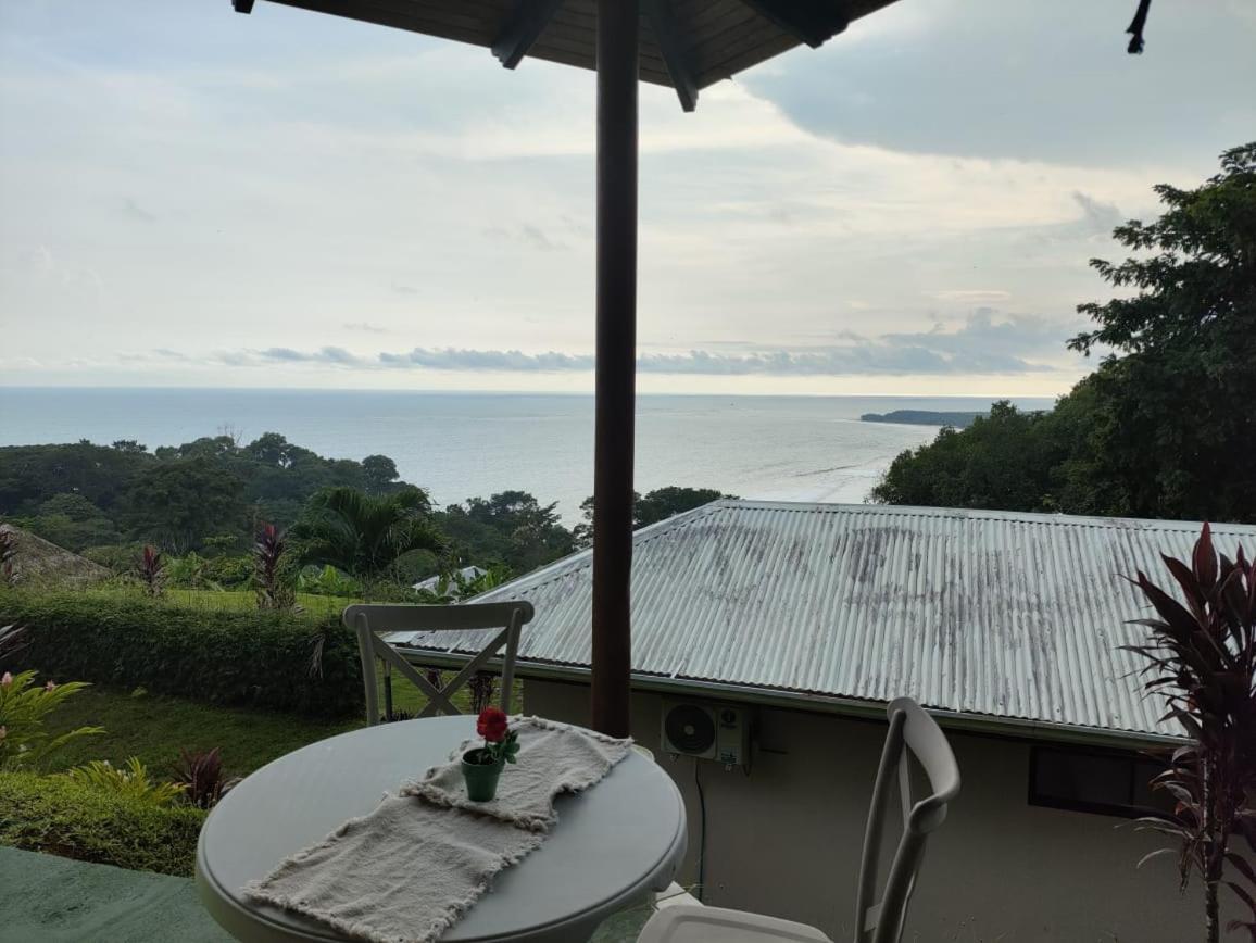 Ballena Paraiso Lodge Увита Екстериор снимка